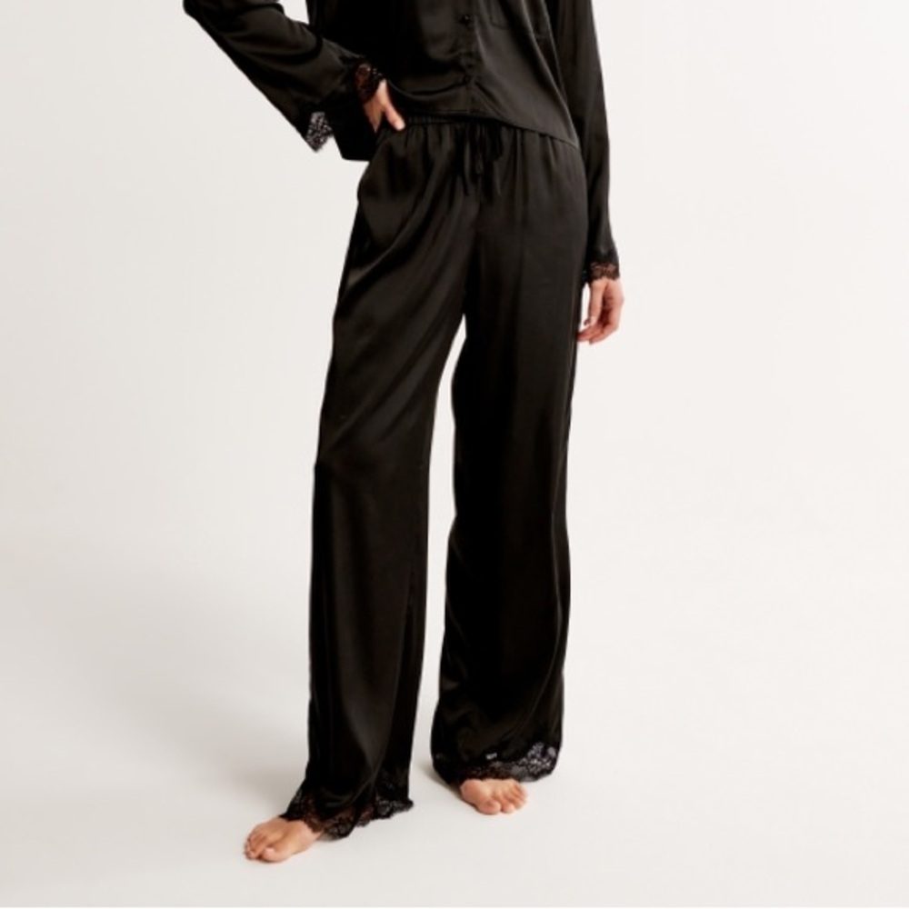 Abercrombie & Fitch Women’s Lace and Satin Sleep Pant. Size Medium.